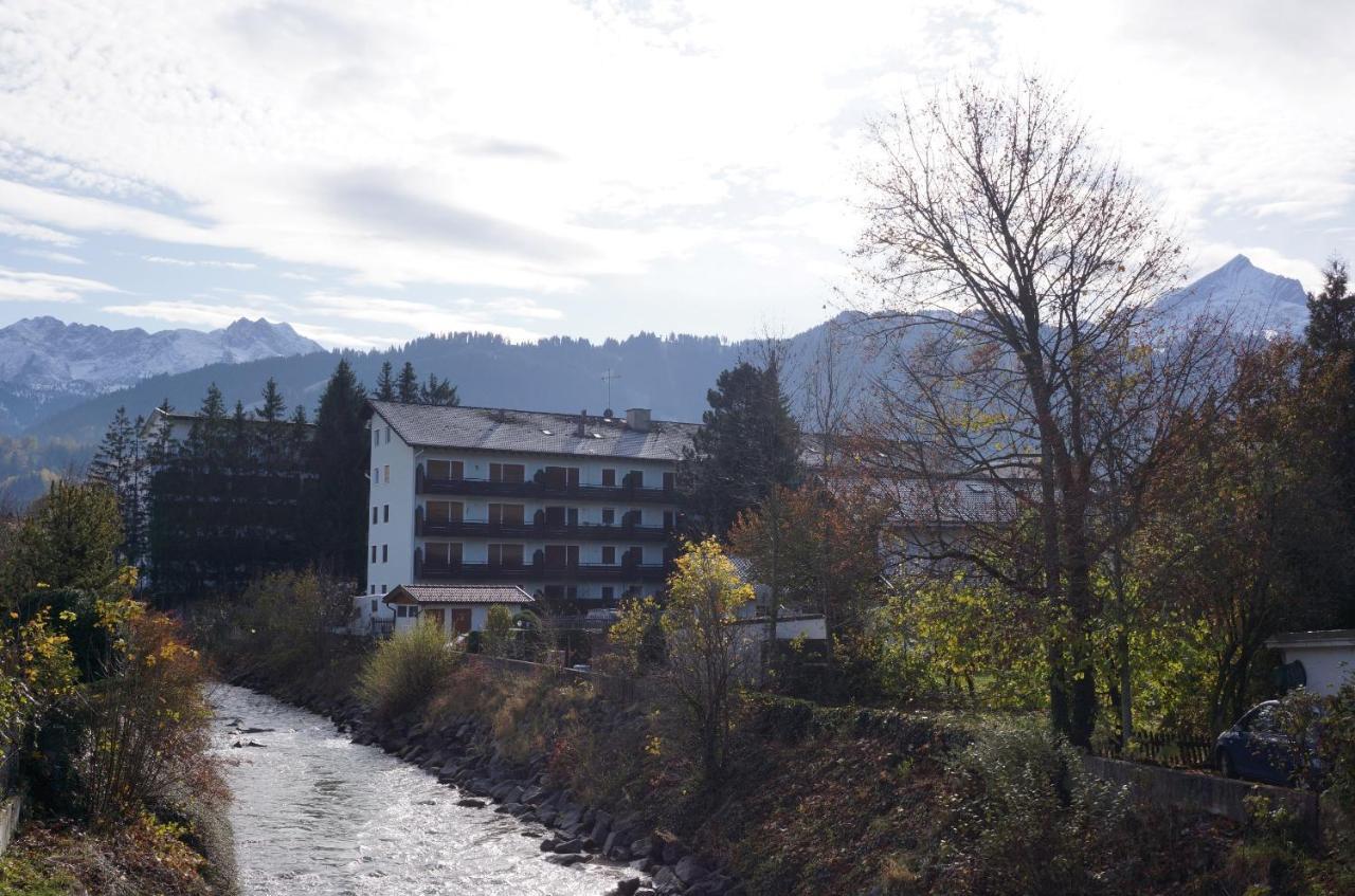 Sunny 1-Room Apartment Near Railway Station Garmisch-Partenkirchen Exterior foto